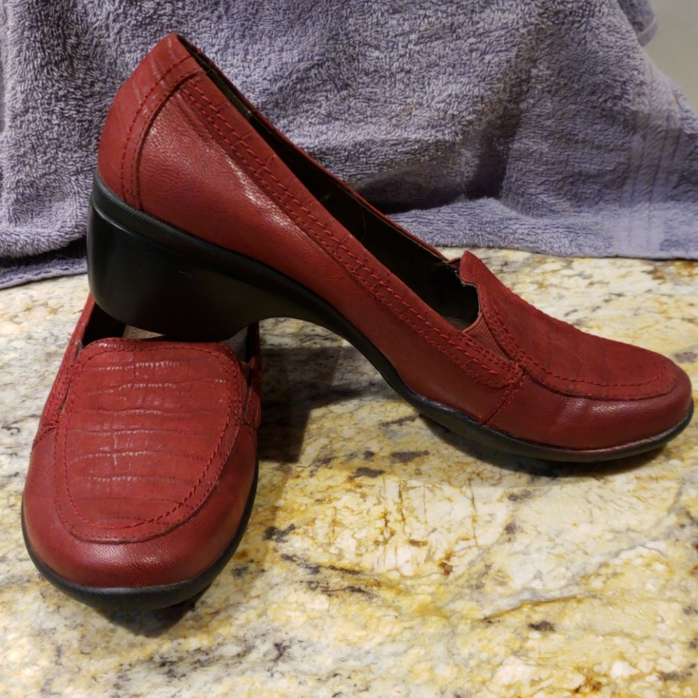 Hush Puppies suede leather heels, 9.5N narrow